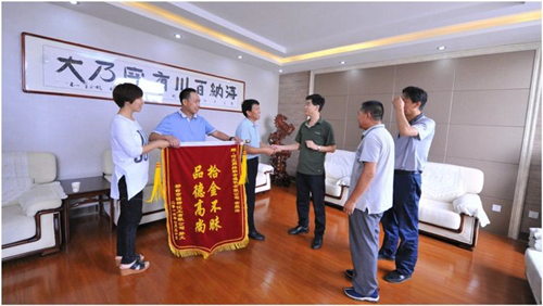 <a href='http://www.jqt7.com.cn' class='keys' title='點(diǎn)擊查看關(guān)于氧化鎂的相關(guān)信息' target='_blank'>氧化鎂</a>